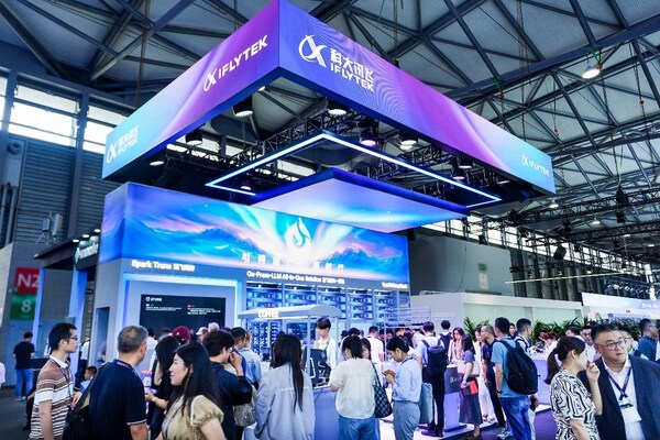 以AI之力強化差異化價值優勢 科大訊飛攜新品亮相 MWC 上海