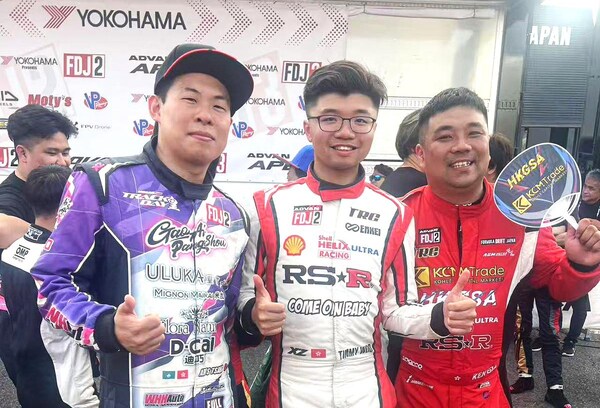 (右一) KCM Trade x TRC 車手 Ken Yeung 及 (中) RSR x TRC 車手 Timmy Woo