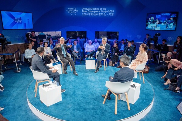 Dialogue on the Theme of "AI+ Era"