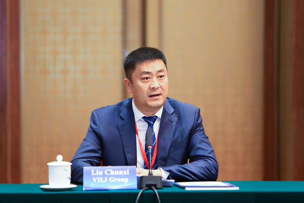 Liu Chunxi, Senior Executive President of Yili Group, Addresses the Forum