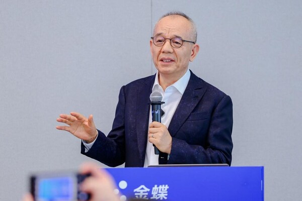 金蝶集團創始人兼董事長徐少春主席