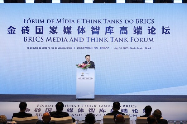 Chen Rongsheng, Chairman of Hoardsun Tech Group and Hengmei Optoelectronics (HMO), speaks at the forum's opening ceremony on July 16. (PRNewsfoto/新華網)