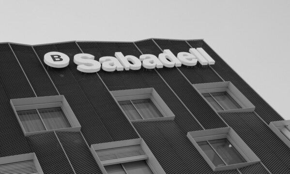 Banco Sabadell攜手DXC通過AI驅動的無障礙測試推動普惠金融發展