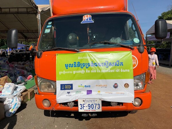 The truck loaded with emergency reliefs for the displaced families in Preah Vihear Province (PRNewsfoto/Wing Bank (Cambodia) Plc)
