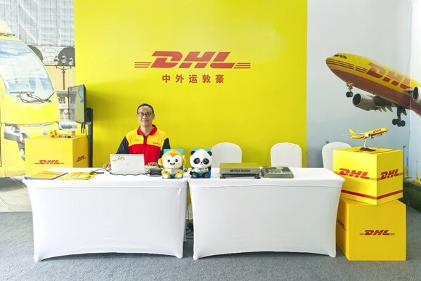DHL快遞在成都世運村配套服務區域開設快閃店，為世運會參與者提供國際限時快遞服務