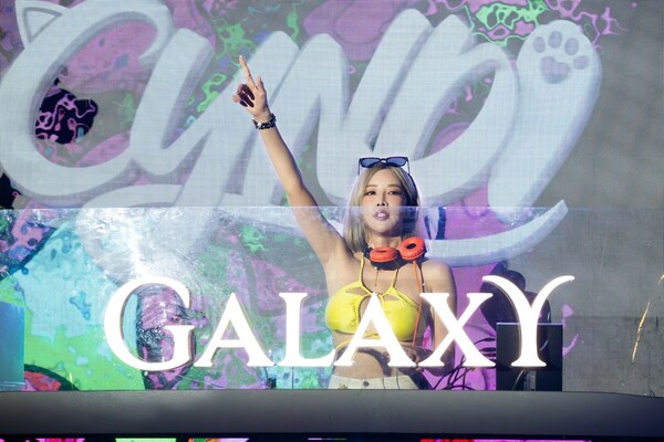 國際級DJ Cyndi為派對揭開序幕，以R&B與電音為賓客預熱。