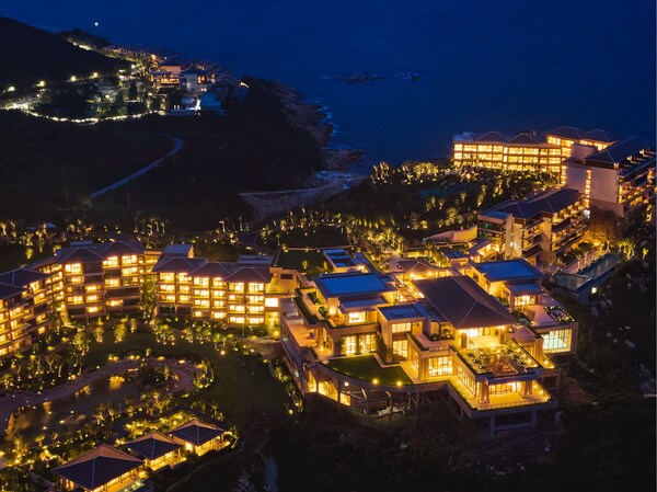 東澳島安麓全景夜景照片 (PRNewsfoto/ZHUHAI WANSHAN HUAFA HOTEL MANAGEMENT CO., LTD. ANLU HOTEL BRANCH)