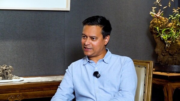 Harvard professor of U.S.-Asia relations and British historian Rana Mitter in an interview with Beijing Review (YIN KANG)
