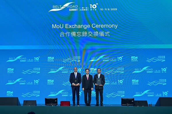 1.Witnessed by the Chief Executive, Mr John Lee, the ICAC exchanges a Memorandum of Understanding with the Integrity Authority of Hungary at the tenth Belt and Road Summit. (PRNewsfoto/Hong Kong Independent Commission Against Corruption)