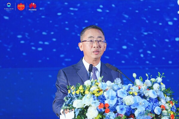 Hou Jinlong, Director of the Board of Huawei, President of Huawei Digital Power, delivering a speech Hou Jinlong, Director of the Board of Huawei, President of Huawei Digital Power, delivering a speech