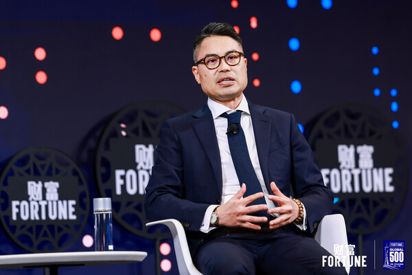 梯瓦醫藥大中華區總經理黃迪仁在峰會現場進行“科技向新 健康向上”主題分享